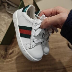 Gucci Children Ace White Leather Sneakers with Green and Red Accents